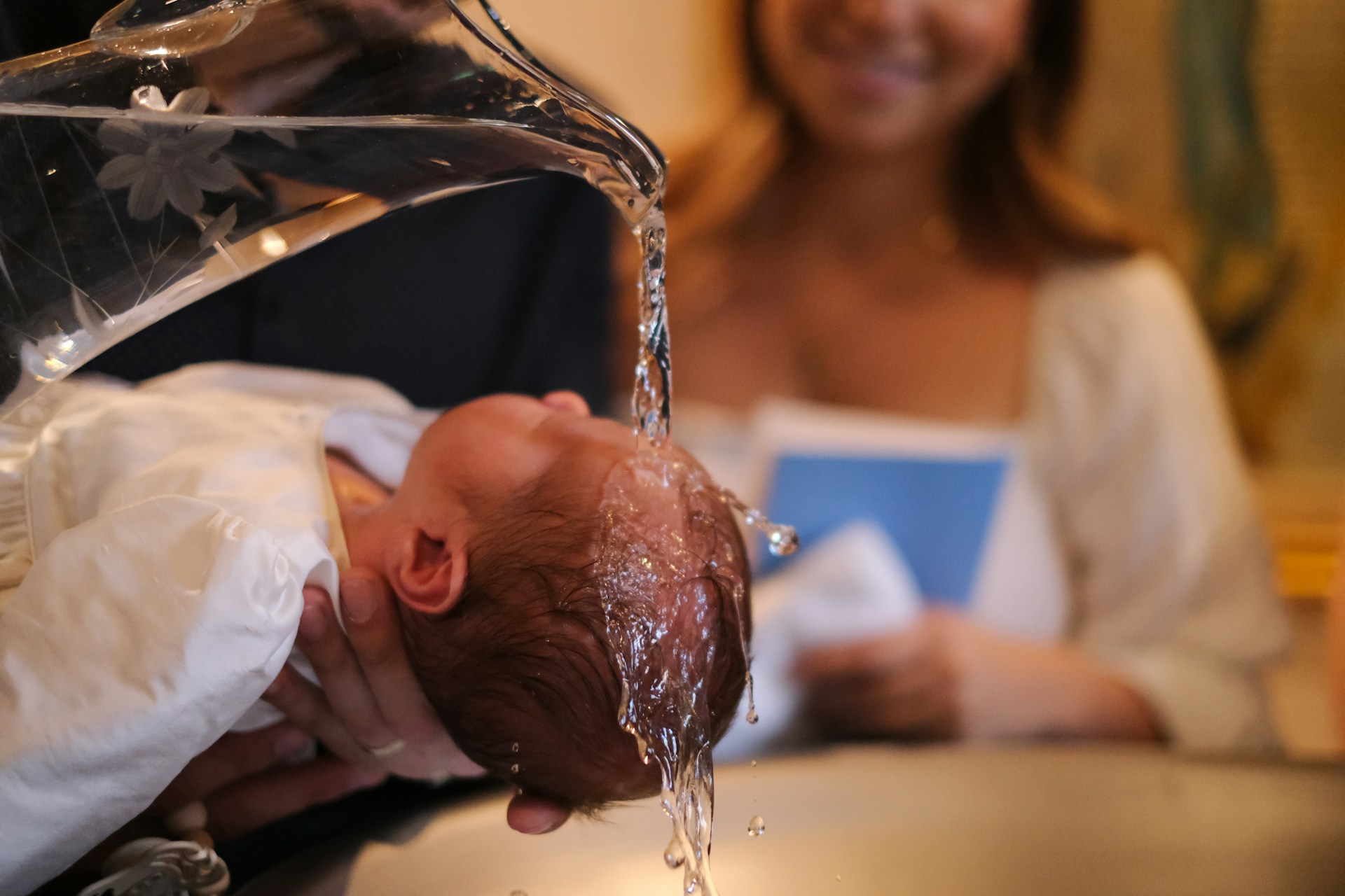 Agua bautismal
